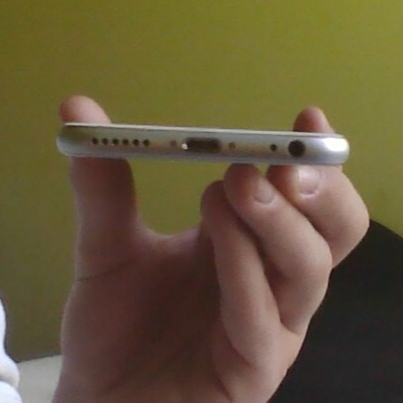 I Phone 6s barely used. - Picture 2 of 4